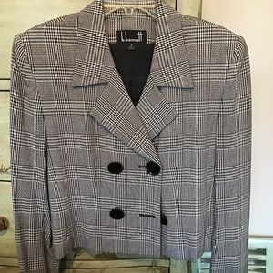 Double breasted B/W glen plaid suit w short jacket